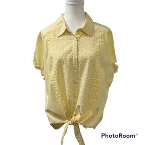 Dressbarn Light Yellow Pleated Eyelet Embroidered Tie Front Top Size 2X